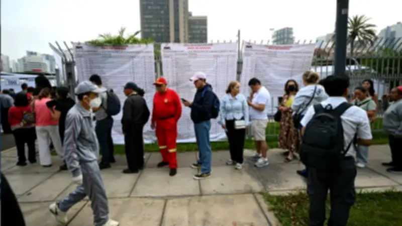 Jefe electoral de Perú renuncia tras irregularidades que extendieron votación un día más