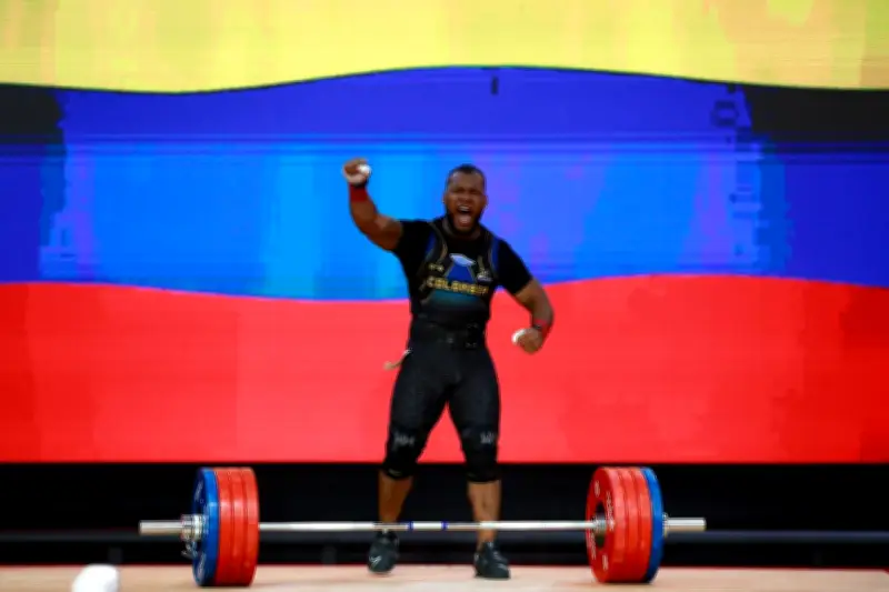 Jeison López impone tres récords mundiales y gana oro en Panamá