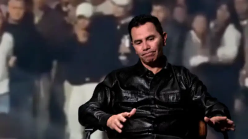 Jhonny Rivera casi enfrenta sanción en Dubái por gesto de afecto hacia su esposa en luna de miel