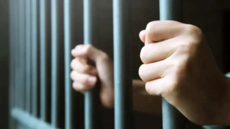 Joven de 21 años enfrenta cárcel por agresión que provocó aborto a mujer embarazada en Medellín