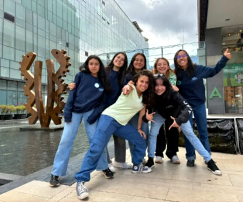 Jóvenes colombianos y ecuatorianos presentarán soluciones globales en Youth Forum 2026