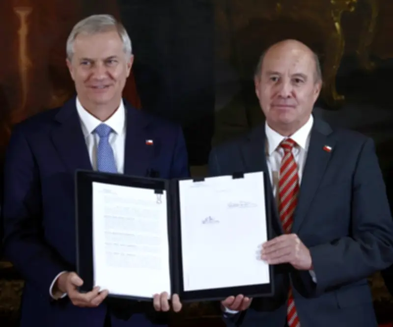 Kast envía al Congreso proyecto de ley misceláneo con rebaja del impuesto corporativo al 23%