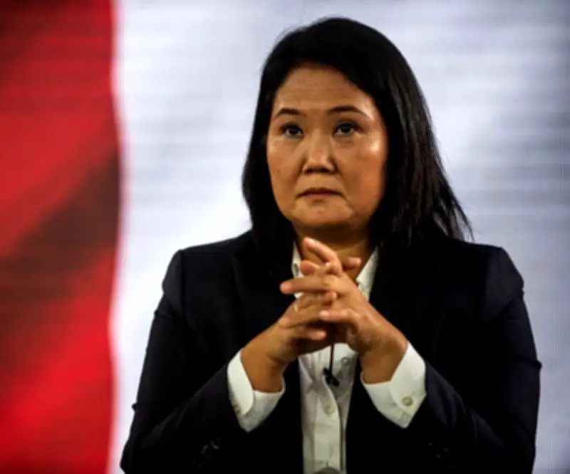 Keiko Fujimori lidera encuestas presidenciales en Perú mientras se define el segundo lugar