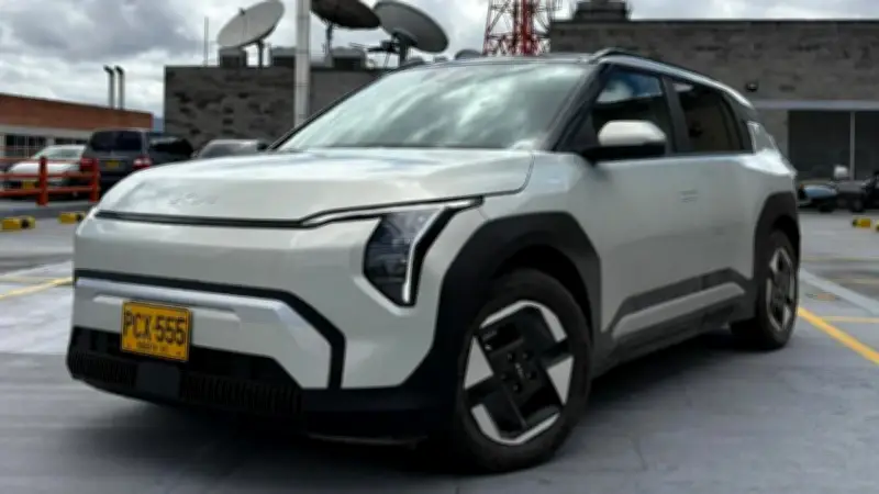 Kia, BYD y otras marcas reducen precios hasta 50 millones tras llegada de Tesla