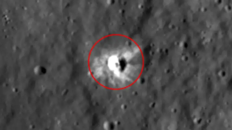 La Luna revela su pasado violento: nuevo cráter de 22 metros descubierto por la NASA