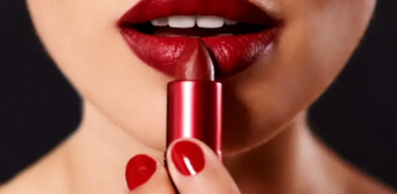 La personalización revoluciona la industria del maquillaje con asesoría profesional y tecnología