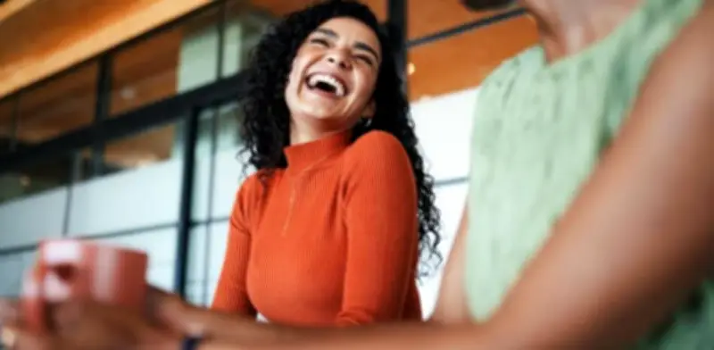 La risa: el afrodisíaco accidental que salva el encuentro íntimo