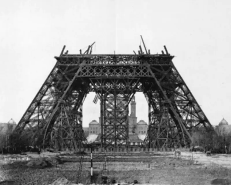 La Torre Eiffel: De estructura temporal a ícono mundial de Francia