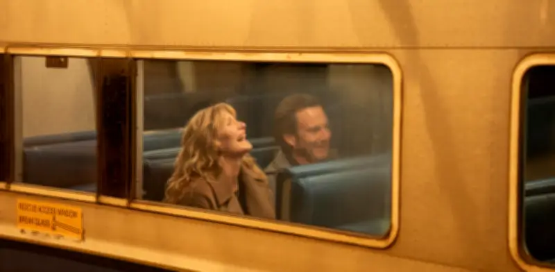 Laura Dern revela detalles íntimos de su papel en '¿Está funcionando esto?' de Bradley Cooper