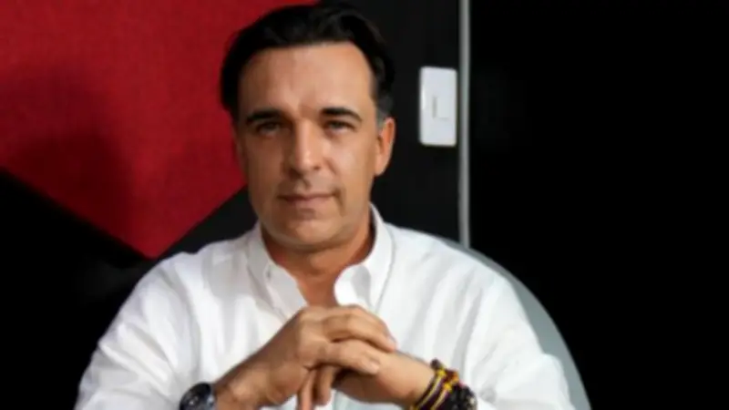 Leonardo Karam critica al Gobierno Petro y propone un partido digital