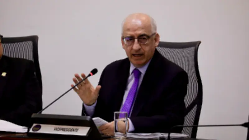 Leonardo Villar defiende sistema de inflación objetivo frente a críticas del Gobierno Petro