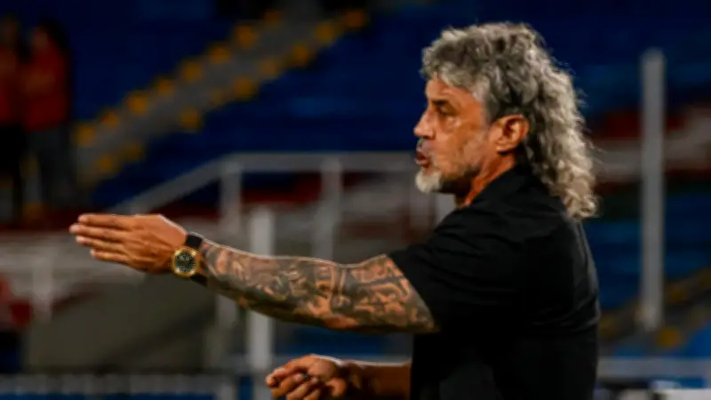 Leonel Álvarez deja de ser director técnico del Atlético Bucaramanga