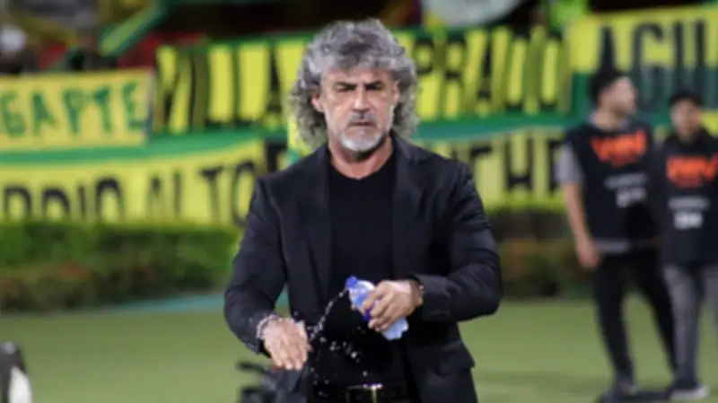 Leonel Álvarez deja la dirección técnica del Atlético Bucaramanga tras un año de gestión