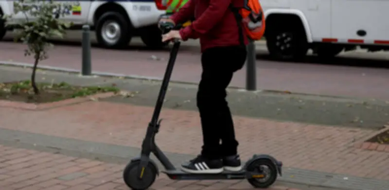 Ley 2486: Nuevas reglas para patinetas eléctricas en Colombia con multas hasta $350.000
