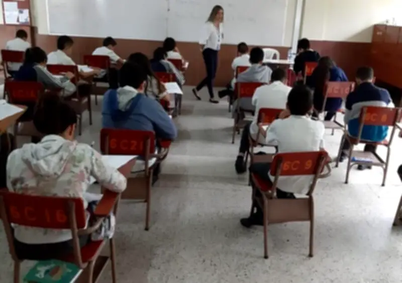 Ley en Colombia cambiaría colegios públicos y privados: esto propone