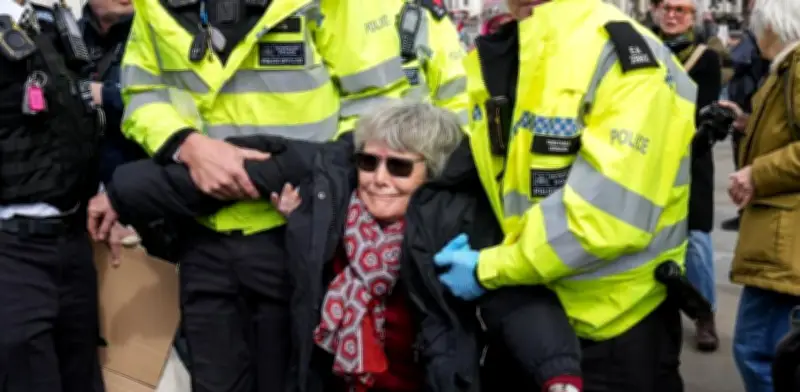 Londres detiene a casi 100 activistas en protesta por grupo palestino prohibido como terrorista