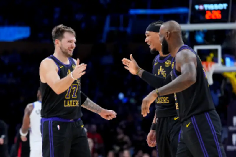 Luka Dončić firma racha histórica mientras Lakers dominan la NBA