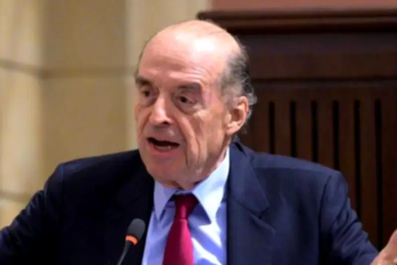 Álvaro Leyva enfrenta juicio formal: Fiscalía radica acusación por escándalo de pasaportes