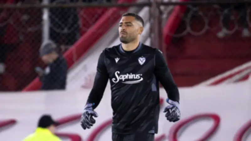 Álvaro Montero repite error clave y desata críticas en Vélez Sarsfield tras gol en contra