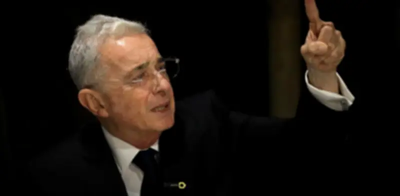 Álvaro Uribe descarta ser ministro de Defensa si gana Paloma Valencia: 'Estoy muy viejo'