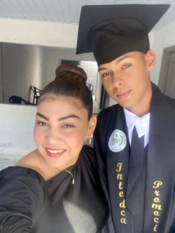 Madre despide a su hijo de 17 años entre los 9 abatidos en operativo militar en La Guajira