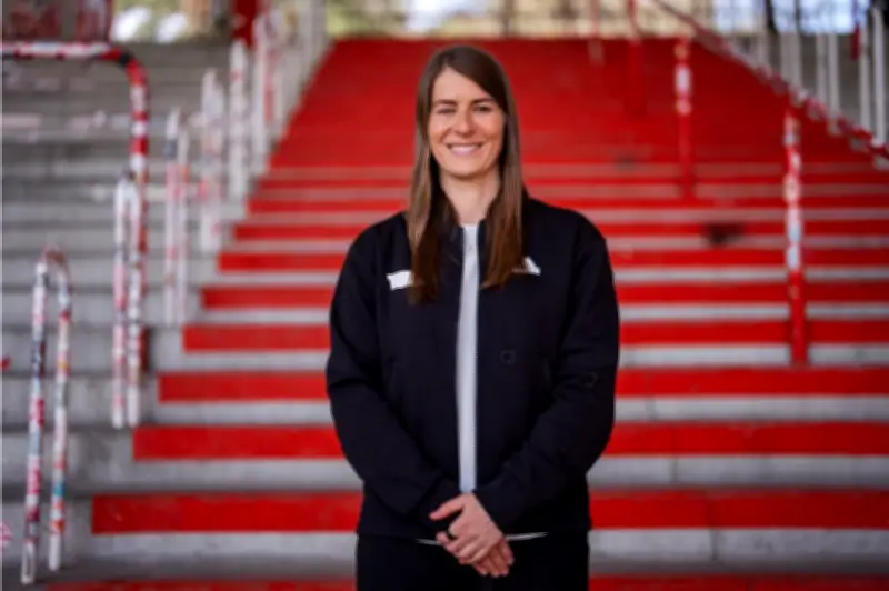 Marie-Louise Eta hace historia al dirigir al Union Berlín en la Bundesliga alemana