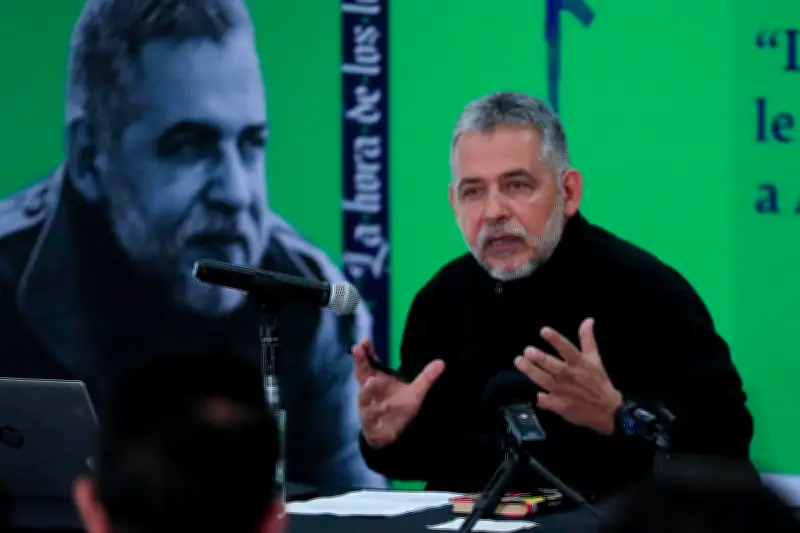 Mario Mendoza lanza 'La hora de los lobos', novela que explora la nueva delincuencia en América Latina