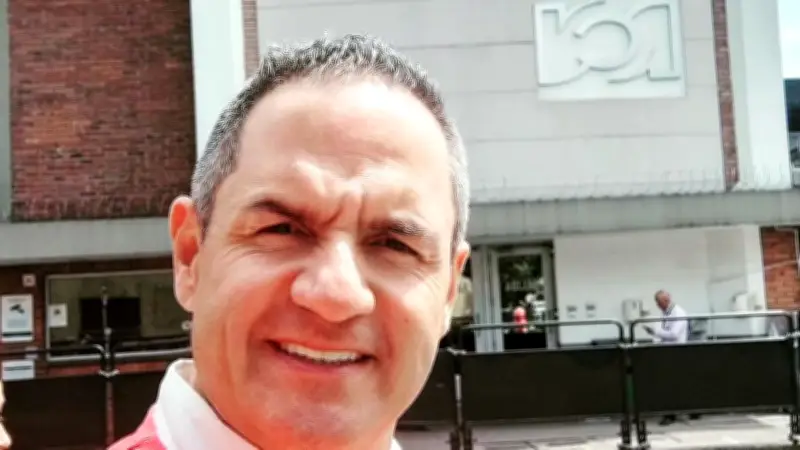 Mauricio Vélez revela detalles de su salida de Caracol Televisión y su vida familiar