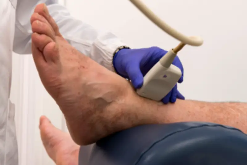 Médico colombiano gana premio mundial por innovación en tratamiento de várices