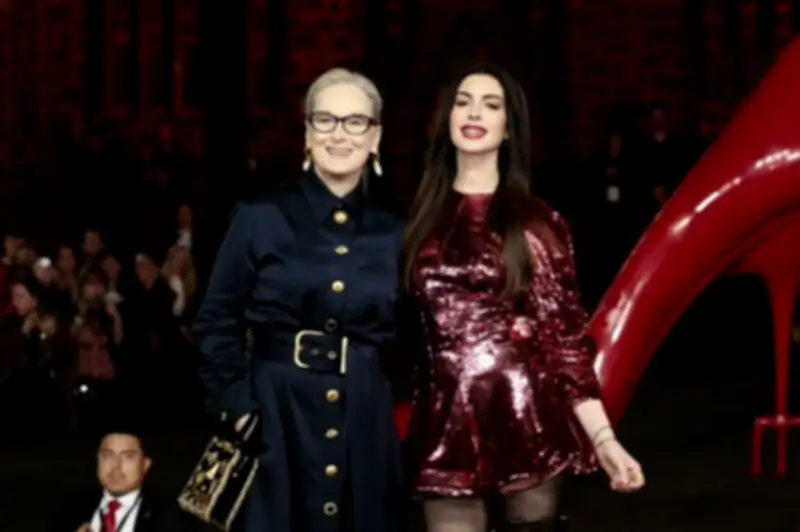 Meryl Streep y Anne Hathaway deslumbran en México con adelanto de 'El diablo viste a la moda 2'