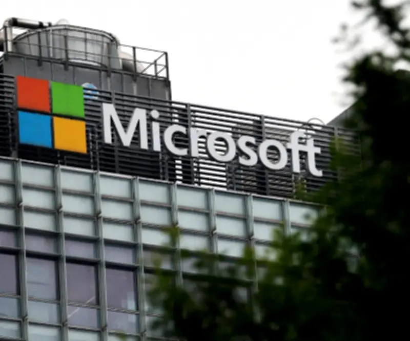Microsoft pierde exclusividad con OpenAI y acciones caen