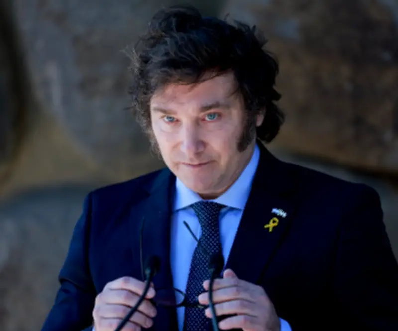 Milei delega gestión de peajes en rutas nacionales a nueve gobernadores aliados