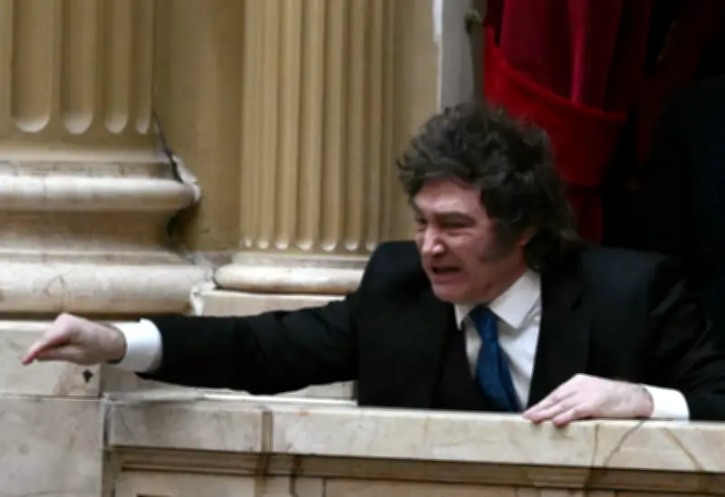 Milei tilda de corruptos a periodistas que preguntan por jefe de gabinete