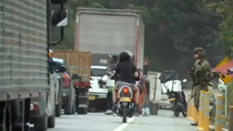 Militarizan vía Panamericana tras atentado en Cajibío: conductores cruzan con miedo