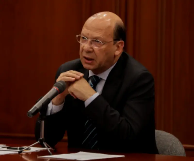 MinHacienda propone nueva reforma tributaria para enfrentar presión fiscal en transición política