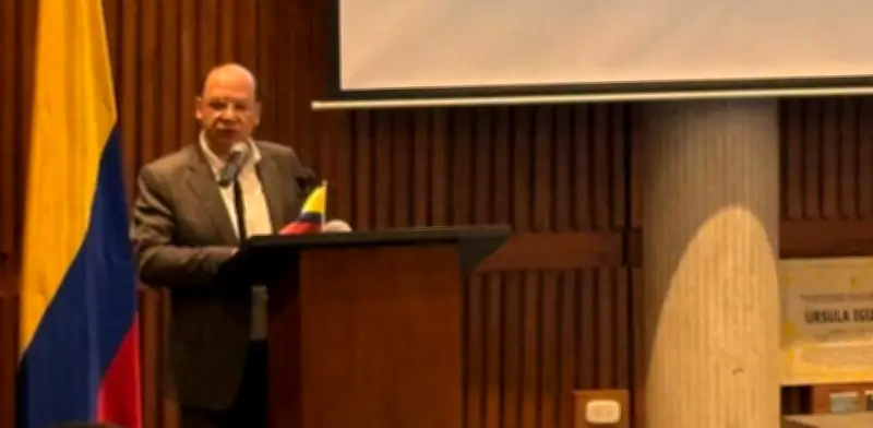 Ministro de Hacienda critica al Banrep por ignorar impacto político de tasas de interés