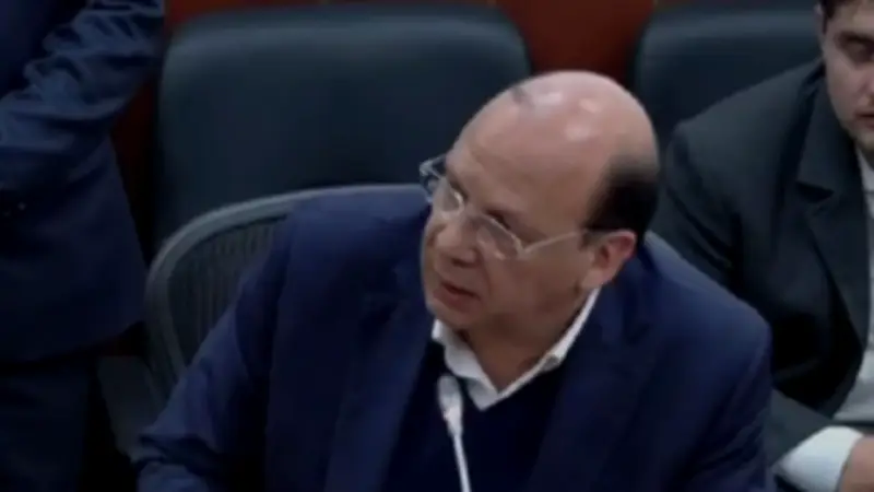 Ministro de Hacienda cuestiona alza de tasas y anuncia regreso a junta del Banco de la República