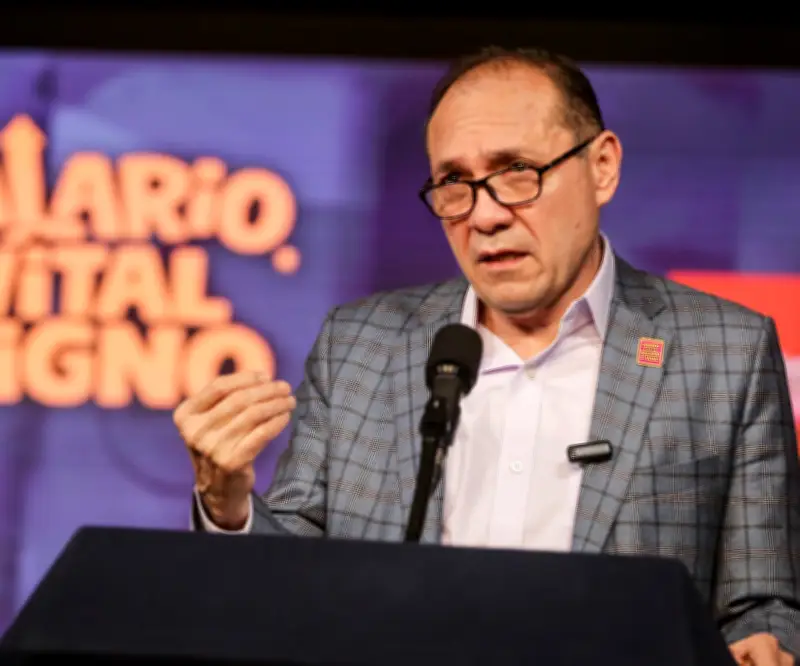 Ministro Sanguino aclara: aumento transitorio del salario mínimo sigue vigente