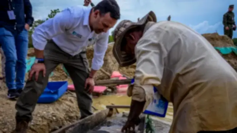 Ministro Sánchez descarta minería ilegal del Clan del Golfo en Batallón Rifles