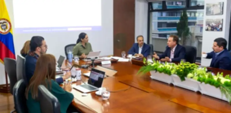 MinTIC revisa tarifas de telecomunicaciones con operadores para proteger usuarios ante inflación