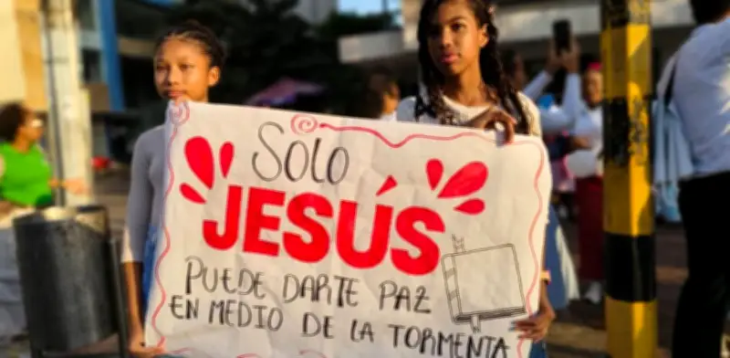 Más de 100 jóvenes cristianos evangelizan el Centro Histórico de Cartagena en Semana Santa