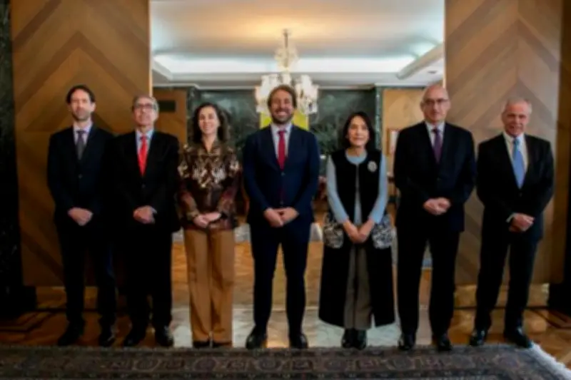 Más de 300 economistas exigen disciplina fiscal y respeto al Banco de la República