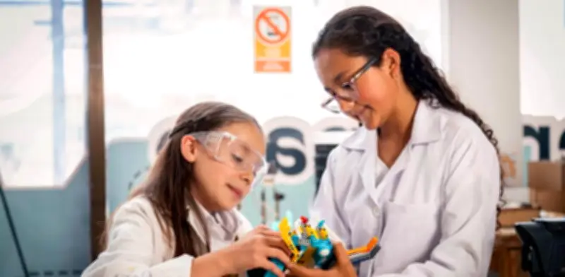 Más de 880 estudiantes competirán en la cuarta edición del concurso de robótica PachasBot en Bogotá