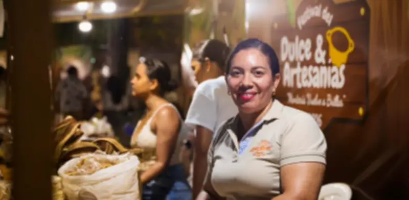 Mujeres damnificadas por inundaciones lideran Festival del Dulce en Montería como símbolo de resiliencia
