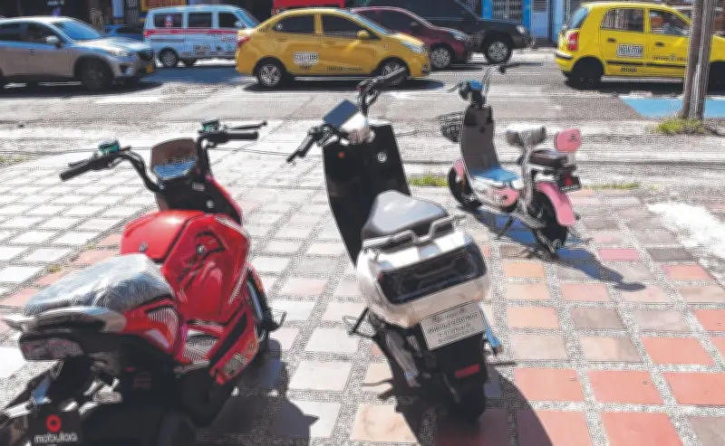Multas para motos eléctricas en Colombia: sanciones superan 30 salarios mínimos diarios