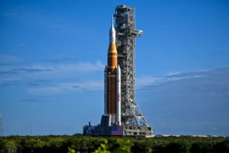 NASA lanza con éxito la misión Artemis 2 con cuatro astronautas hacia la Luna