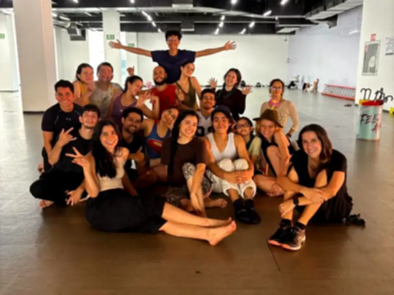 Neomundo estrena en Bucaramanga obra inmersiva 360° sobre la infancia y el deseo de crecer