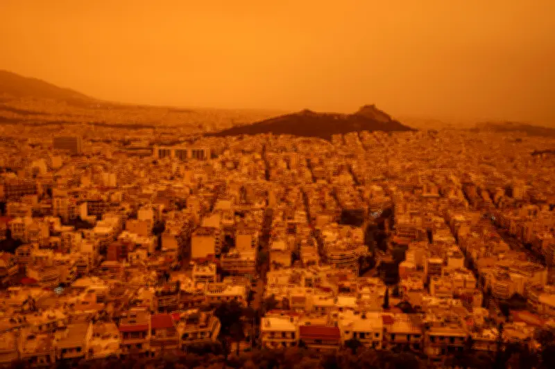 Nubes de polvo del Sahara tiñen de naranja los cielos de Grecia y Europa