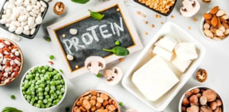 Nutricionistas alertan sobre el 'maxxing': la peligrosa dieta de proteína y fibra viral en redes