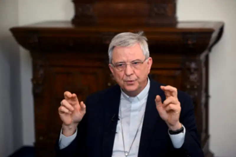 Obispo belga propone ordenar hombres casados como sacerdotes ante crisis de vocaciones